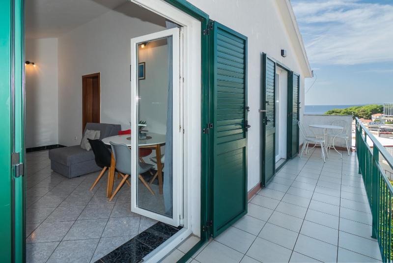 One-Bedroom Apartment image 3