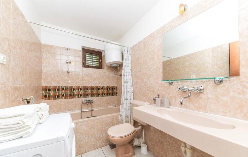 Five-Bedroom Holiday Home image 2