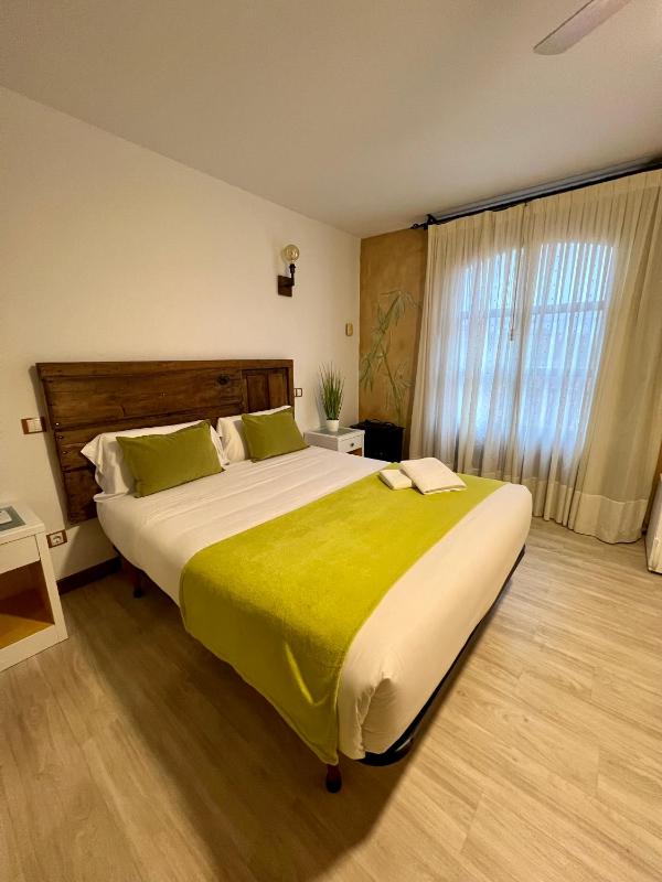Double Room with Hydromassage Bath image 3