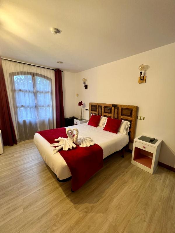 Double Room with Hydromassage Bath image 2