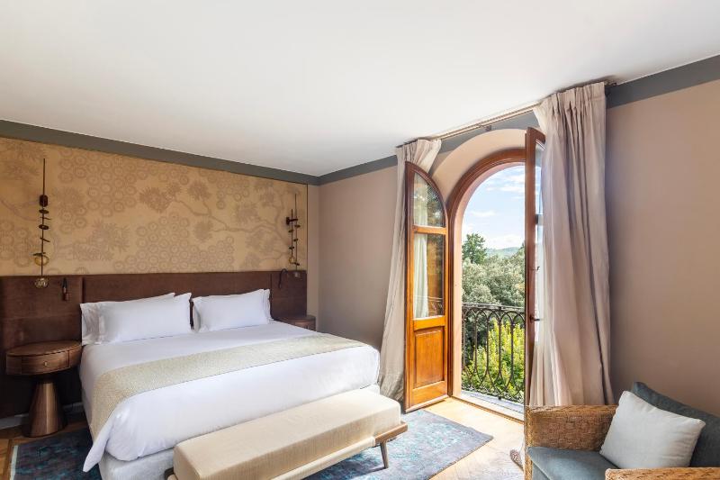 Suite with Lake View image 1