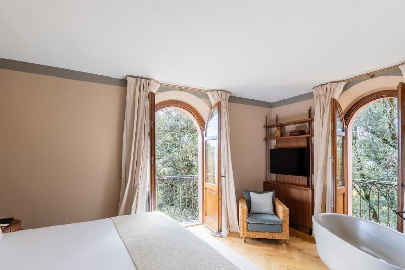 Suite with Lake View image 4