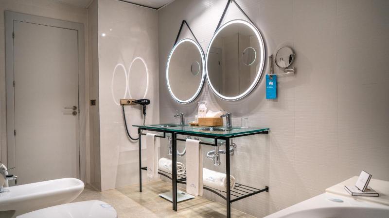 Junior Suite image 2