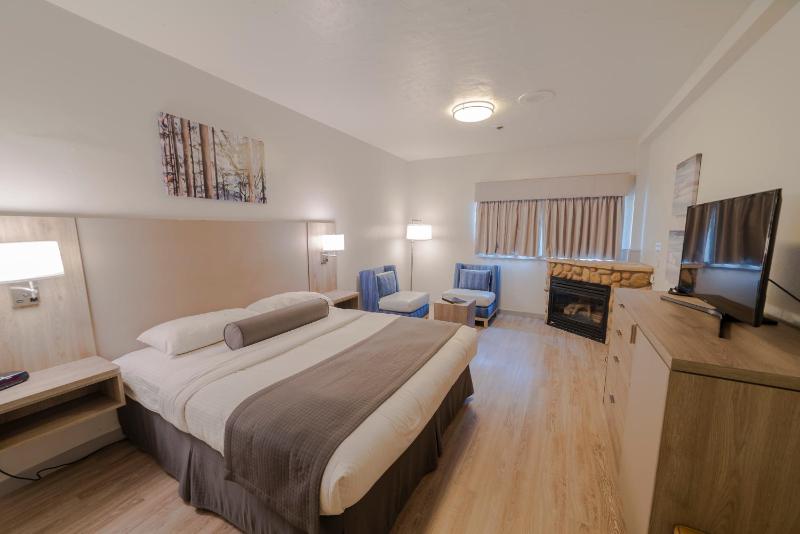 King Room with Fireplace  image 3