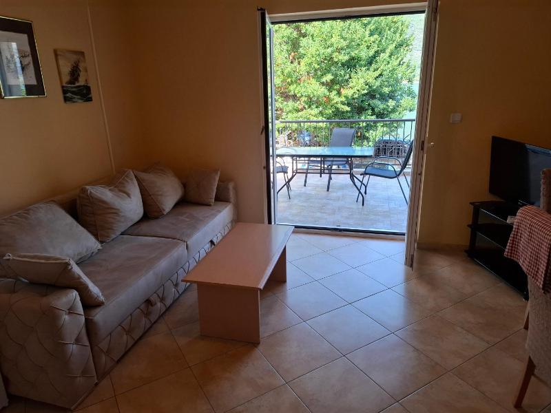 One-Bedroom Apartment with Balcony and Sea View (3 Adults) image 3