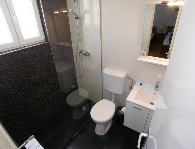 Apartments and Rooms guesthouse Lorenta - image 3