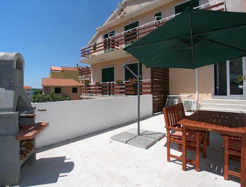 Apartments and Rooms guesthouse Lorenta - image 2