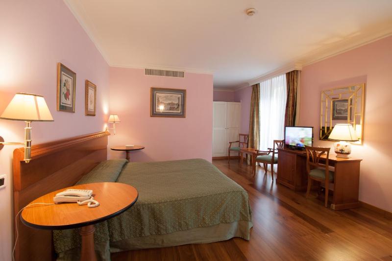 Quadruple Room image 3