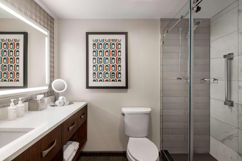 King Room image 4
