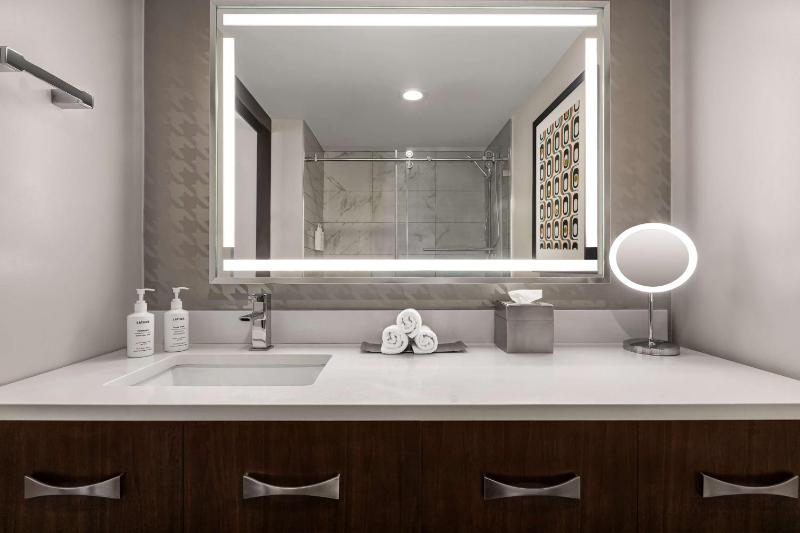 King Room image 2