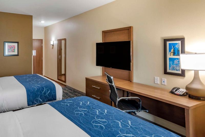 Queen Room with Two Queen Beds - Disability Access/Non-Smoking image 4