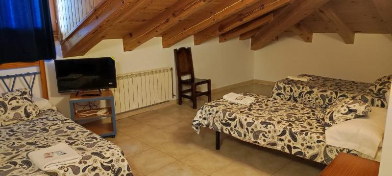 Classic Triple Room image 2