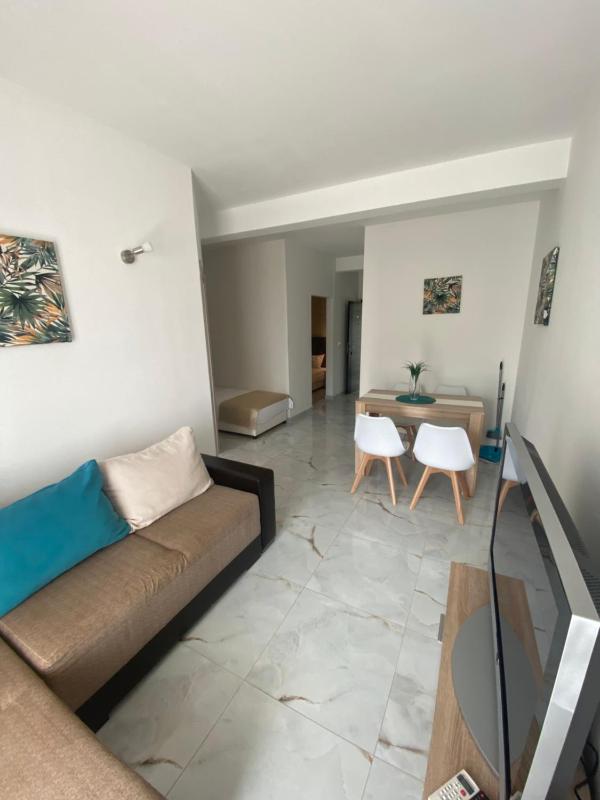 Studio Apartment image 2