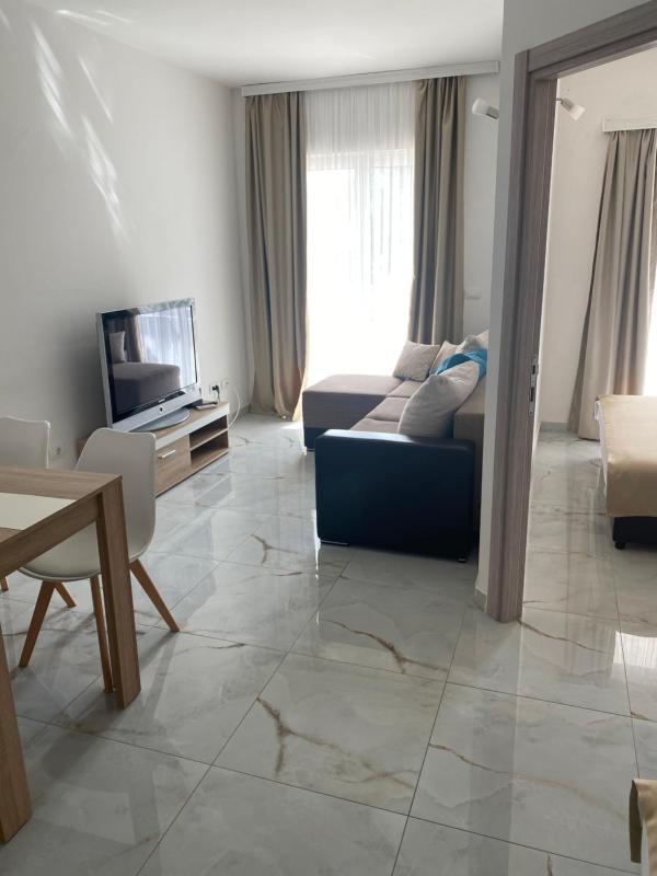 Studio Apartment image 3