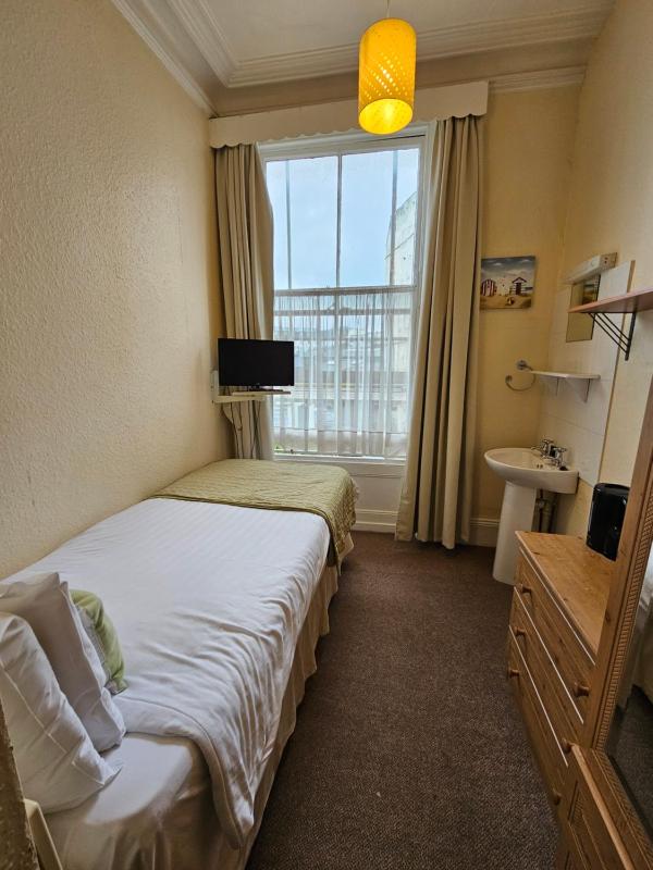Single Room image 4