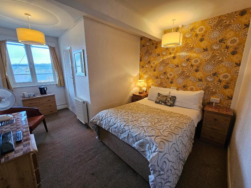 Small Double Room image 3