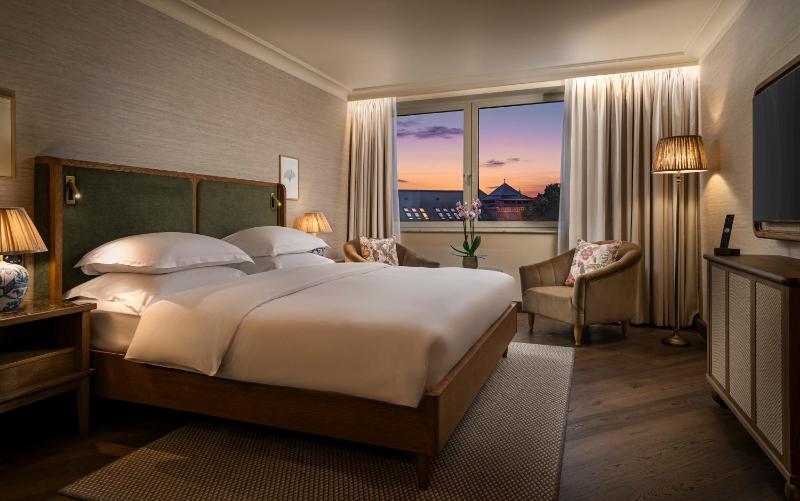 King Room image 2