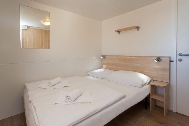 Superior Two-bedroom Mobile Home image 4