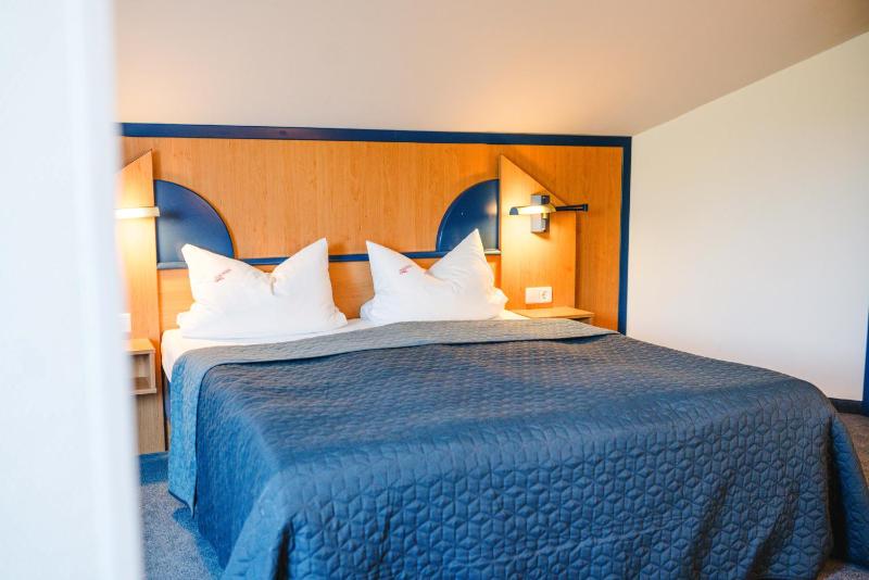 Double Room image 4