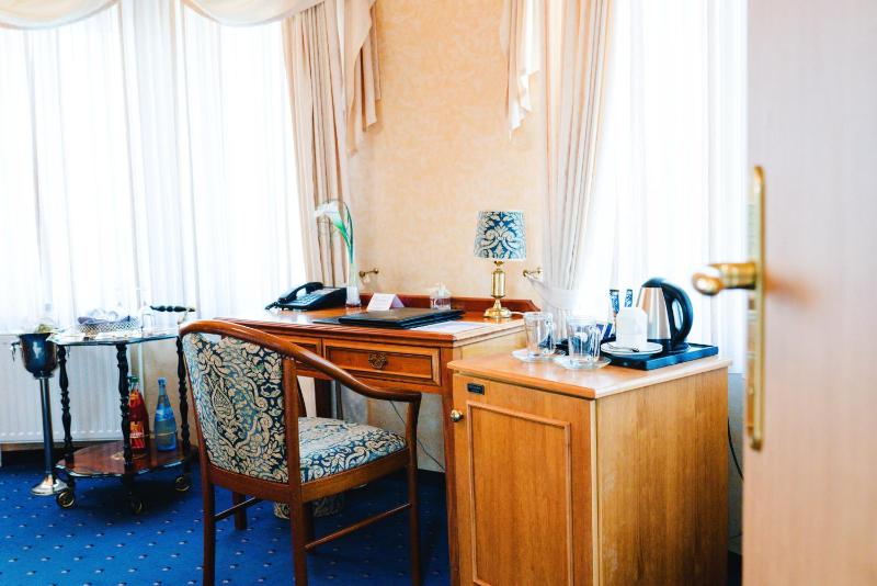 Suite with Sea View image 4