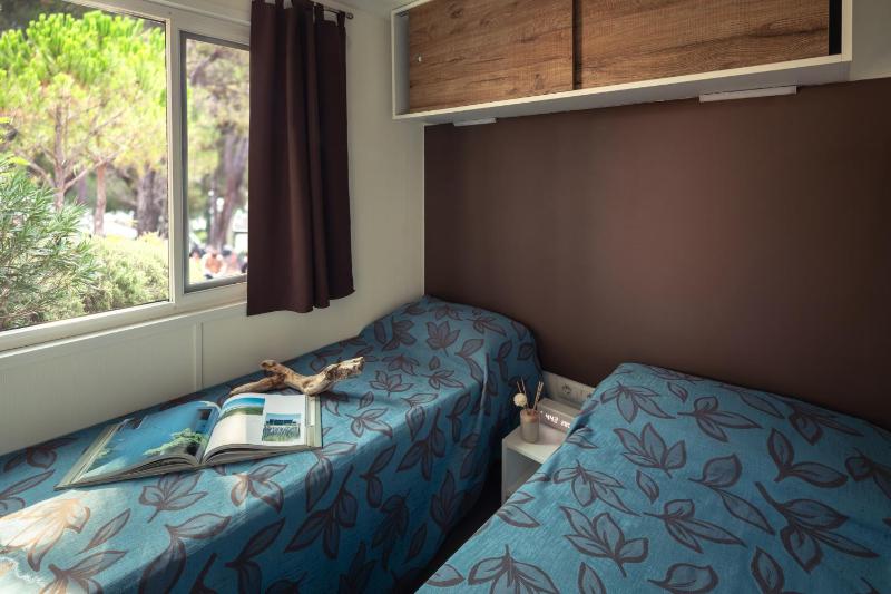 Mobile Home with 3 bedrooms image 2