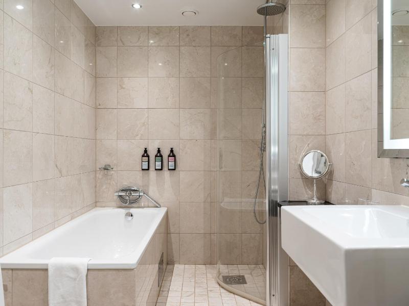 Deluxe Double Room with Sea View - Spa Not Included image 2