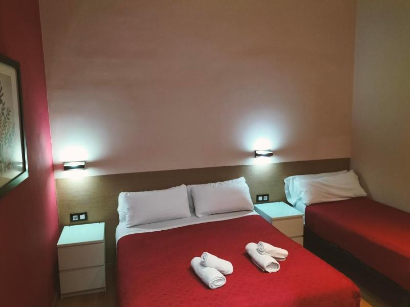 Double Room with Extra Bed image 2