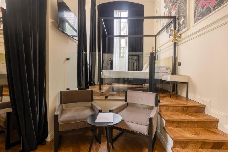 Deluxe Double Room image 4