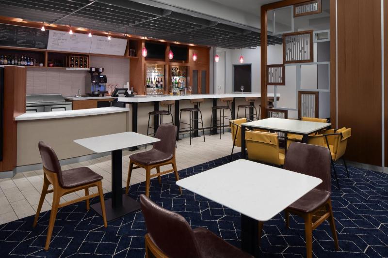 Courtyard by Marriott Cleveland University Circle - image 12