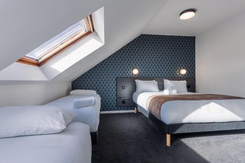 Quadruple Room with One Double Bed and Two Single Beds image 3
