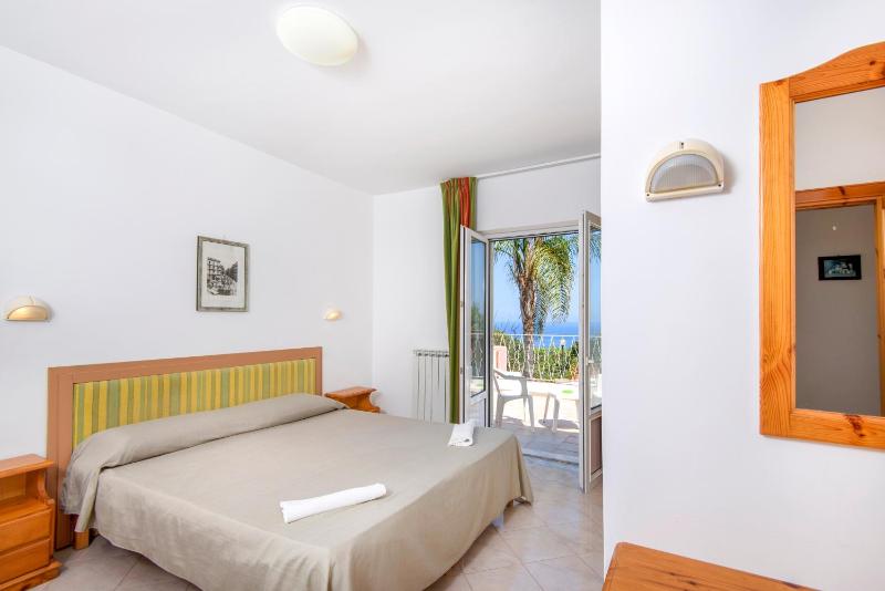 Classic Triple Room image 3