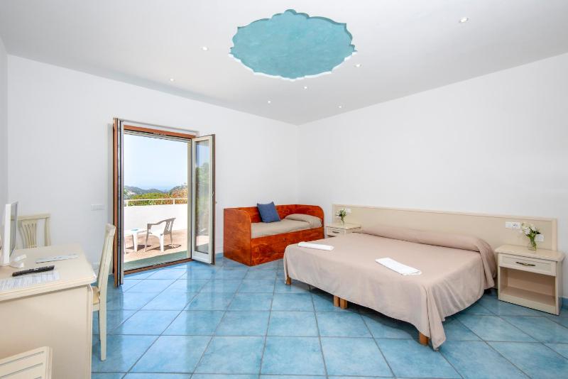 Superior Double Room image 4