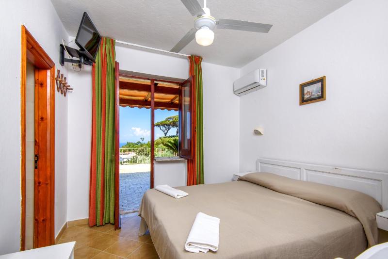 Economy Double Room image 1