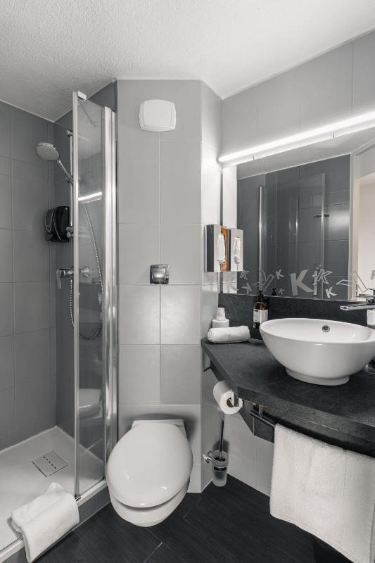 Quadruple Room with One Double Bed and Two Single Beds image 1