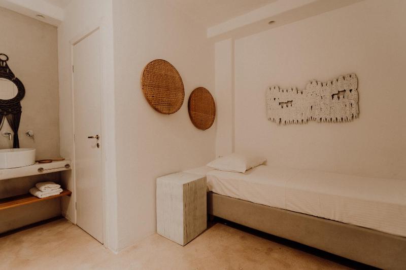 Cave Senior Suite Sea View image 2