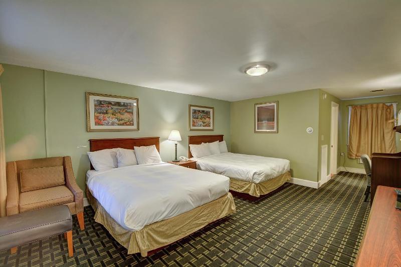 Double Room with Two Double Beds image 2