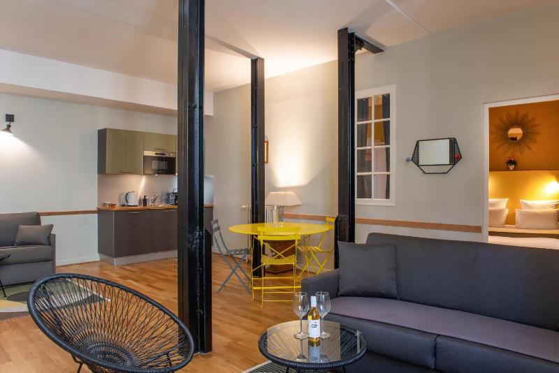 Deluxe Suite image 1