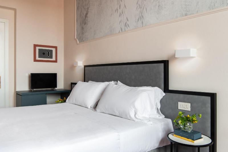 Economy Double Room image 3