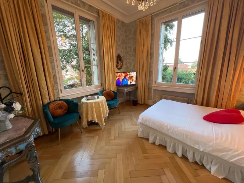 Superior Romantic Double or Twin Room image 3