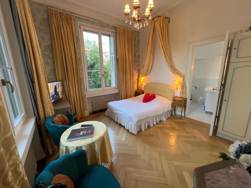 Superior Romantic Double or Twin Room image 1