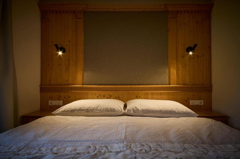 Double Room with Balcony image 4