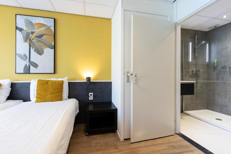 Twin Room image 3