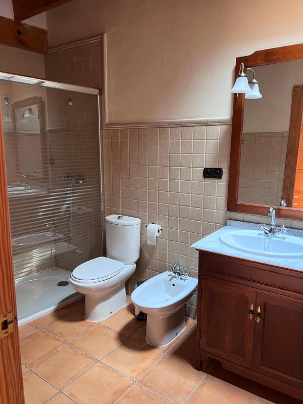 Double or Twin Room with Private Bathroom image 3