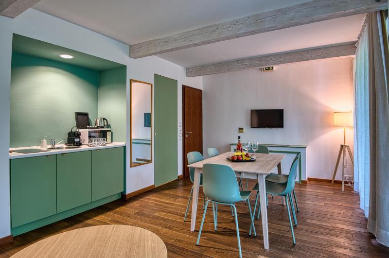 Suite with Lake View image 4