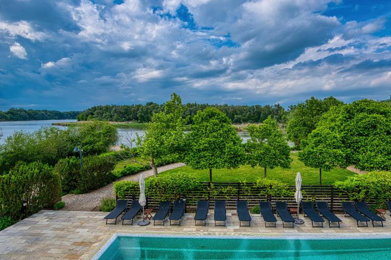 Double or Twin Room with Lake View image 3