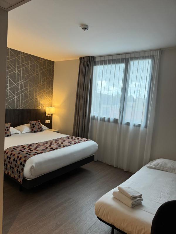 Superior Triple Room image 4