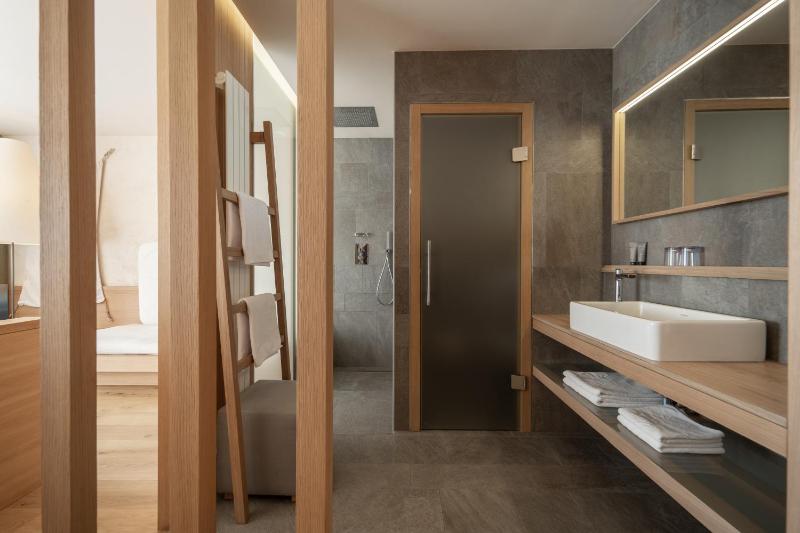 Double Room with Mountain View image 4