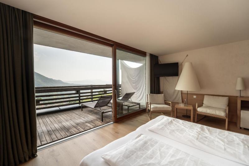 Double Room with Mountain View image 3