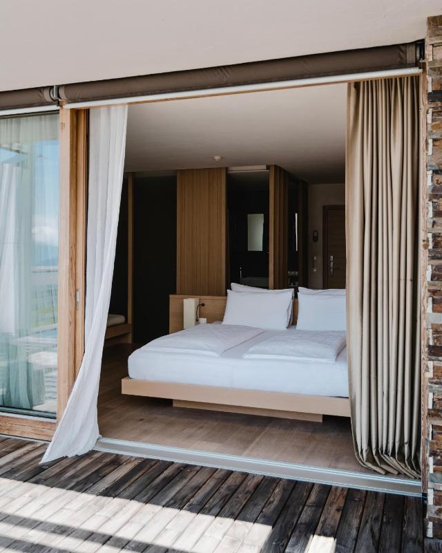 Double Room with Mountain View image 1