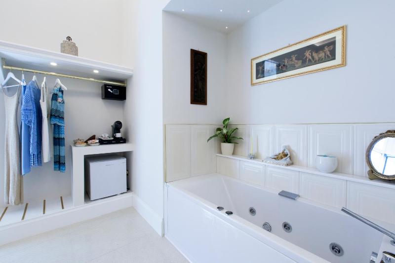 Grace Suites Sorrento - image 25